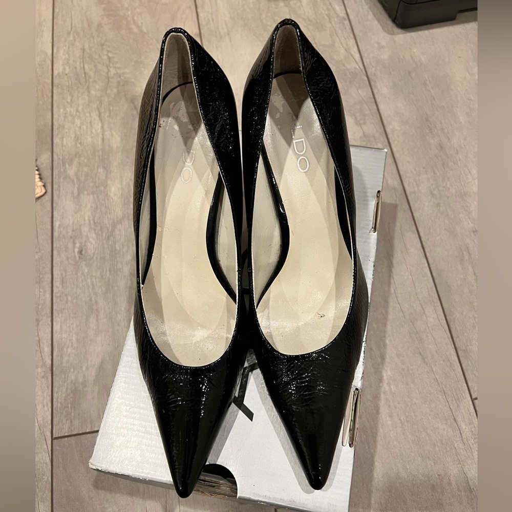 Black shiny leather Aldo heels